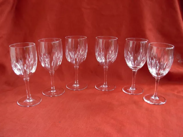 BAYEL,SERIE DE 6 VERRES A VIN  ROUGE EN CRISTAL TAILLE , EPOQUE XXème.