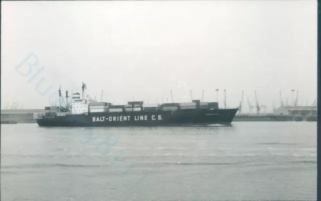 Russian MV Nadezhda Obukhova off gravesend 1989 ship photo