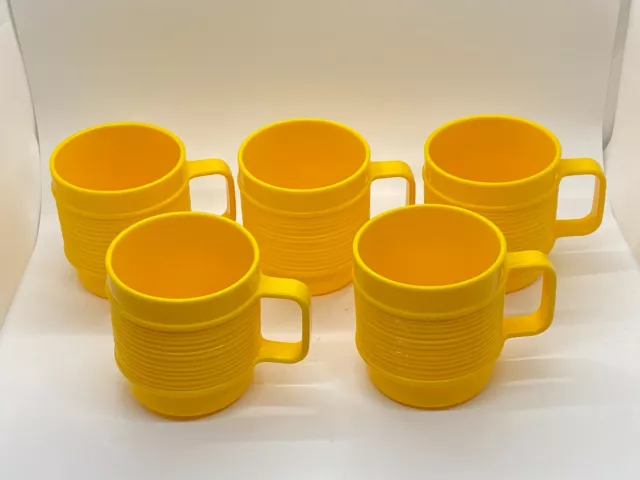https://www.picclickimg.com/zNQAAOSwSVZlCkRM/RUBBERMAID-Vintage-3819-Yellow-Ribbed-Stackable-Plastic-35.webp