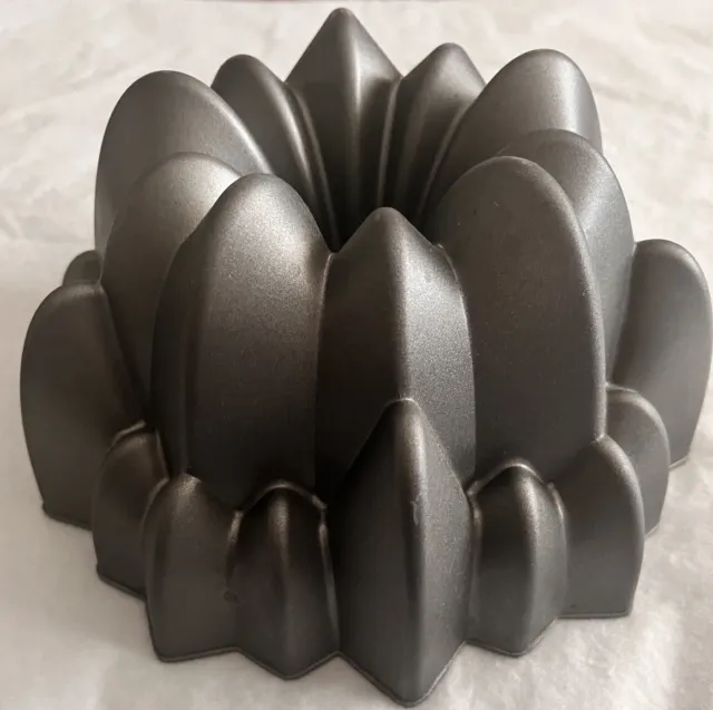 Wilton Dimensions Cascade Bundt Cake Pan Nonstick Cast Aluminum 10 Cup