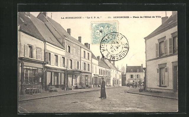 CPA Senonches, Place de l´Hotel de Ville, vue partielle avec commercesn 1904