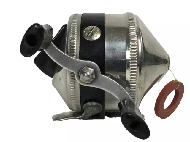 https://www.picclickimg.com/zNYAAOSwA6RlVxJ3/Vintage-ZEBCO-Model-33-Spincast-Reel-Made.webp