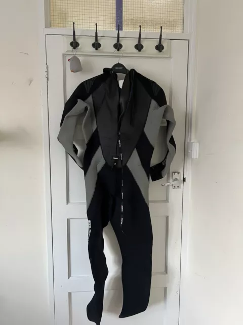 Mares Size 5 Wetsuit UK bidding only