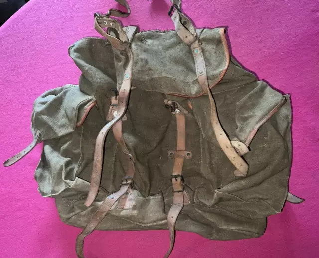 Militaria : Ancien sac à dos de l'armée marqué Lafuma