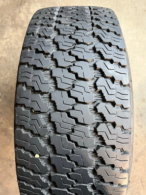 Used 265/70R17 Goodyear	Wrangler Silent Armor  - 113T - 10/32
