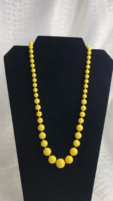 Vintage Yellow Graduated Lucite Beaded Necklace A3