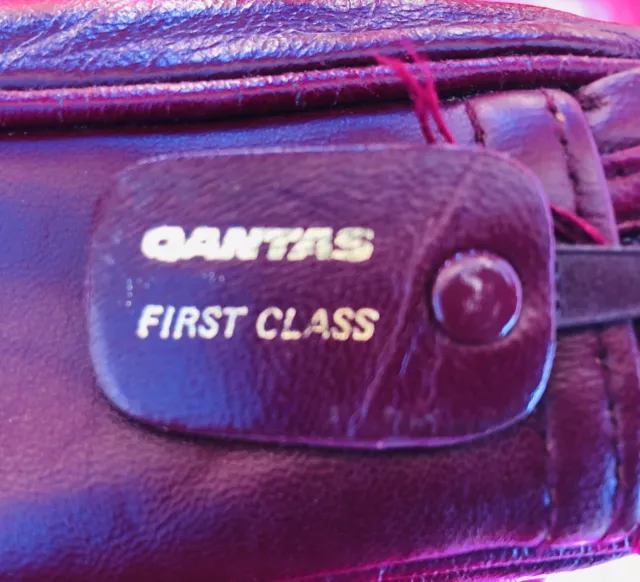 RARE Collectable QANTAS Vintage First Class Leather Toiletries Case