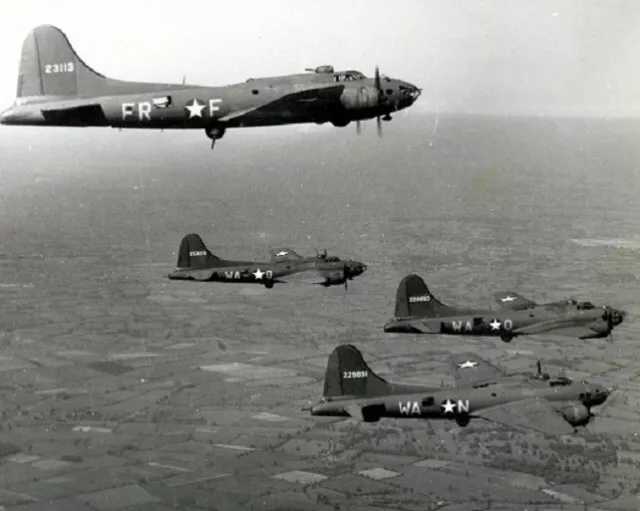 Boeing B-17 Flying Fortress Bomber Formation in Flight 8x10 WWII Photo 661a