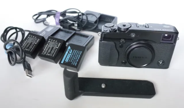 Fujifilm Fuji X-Pro1 16.3MP Digital Camera Black Body + Batteries + Grip
