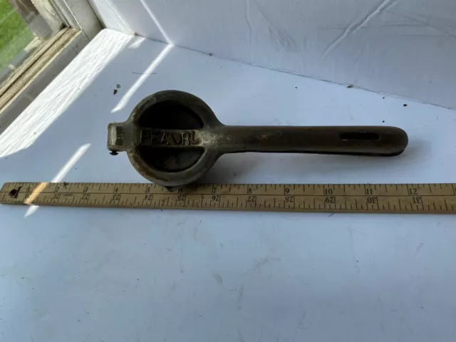 Vintage Cast Iron Pearl Lemon Juicer Squeezer Primitive Kitchen Utensil Tool 2