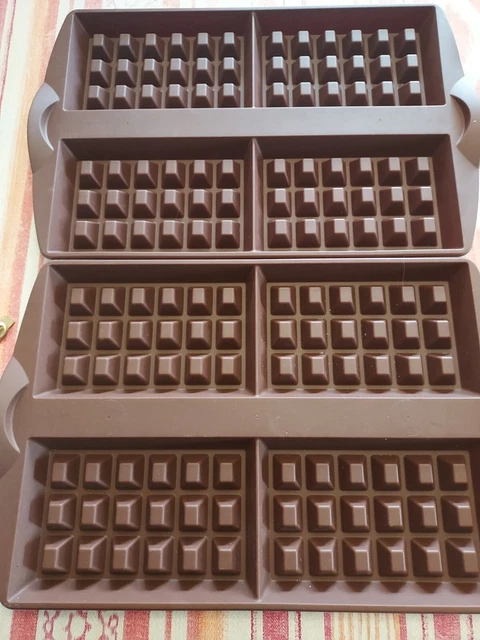 MOULES A GAUFRES Tupperware En Silicone Marron Parfait État Lot De 2