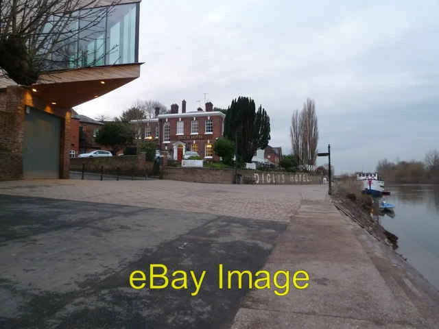 Photo 6x4 Diglis Hotel, Worcester The River Severn is seen on the right a c2013