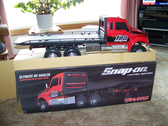 TRAXXAS ULTIMATE R C Flatbed Snap on Tools Hauler Truck Limited