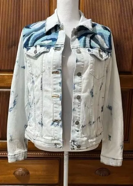 Driftwood Groovy Blues White Wash Embroidered Denim Jean Jacket Size Large NWT