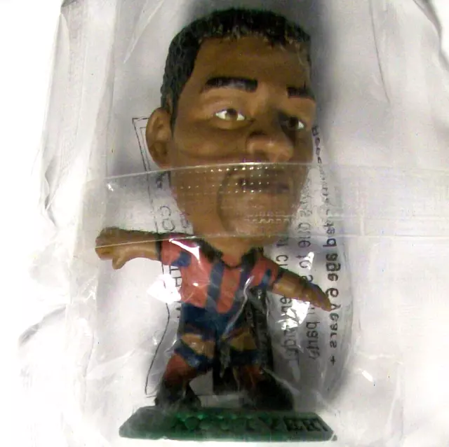 Corinthian Microstars BARCELONA Home KLUIVERT MC021 GREEN BASE - UK Series 2