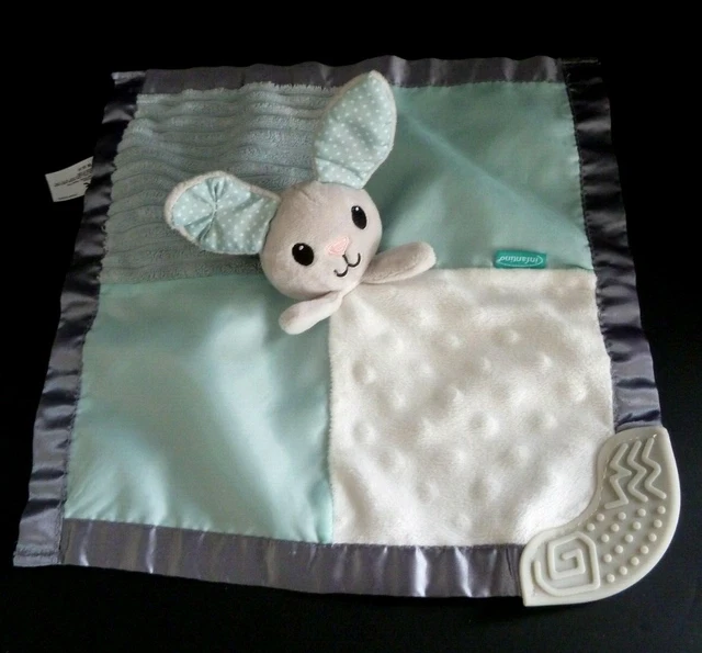 *. Doudou Plat Infantino Lapin Bleu Gris Blanc Vert Bord En Satin Carre Et.neuf*