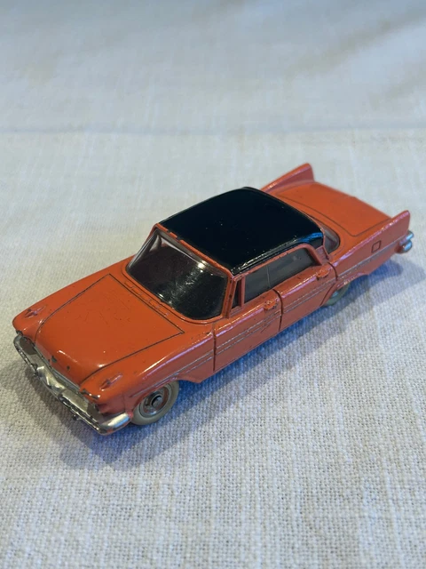 DINKY TOYS France : De Soto Diplomat, réf. 545, couleur saumon, dans