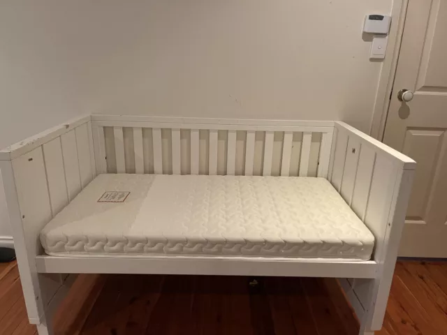 Boori baby cot