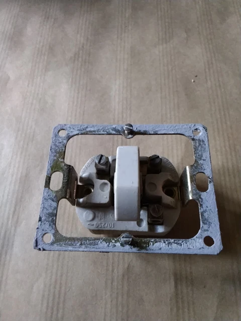 INTERRUPTEUR VA ET Vient modèle Chambord Legrand neuf EUR 10,00