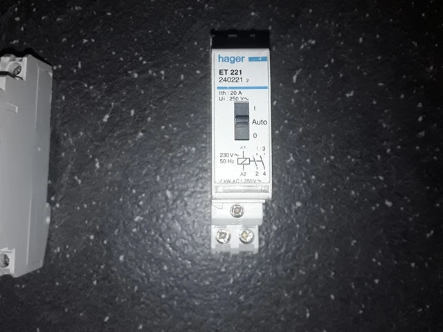 CONTACTEUR JOUR NUIT HAGER 2 poles 20A chauffe eau réf Et221 EUR 18,00