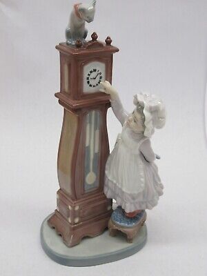 Lladro Daisa Spain 10.75" Bedtime #5347 figure Girl with grandfather clock, cat
