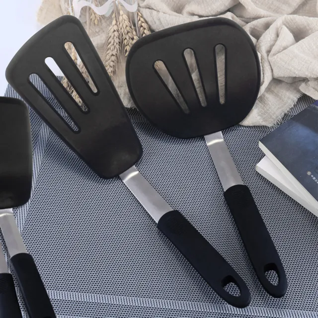 Set 6 pezzi utensili da cucina in silicone Stonewhite con supporto in  metallo - Shop - Bisetti
