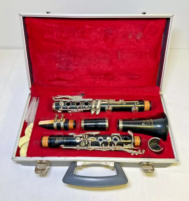 Clarinet Boosey & Hawkes Regent with Hard Case & Reeds