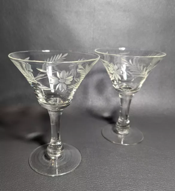 VINTAGE PAIR OF QUALITY WINE PROSECCO ETCHED GLASSES. GORGEOUS, 4 Available
