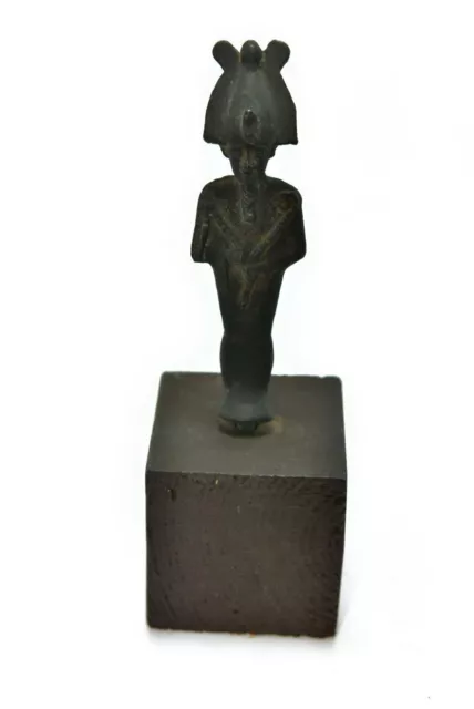 Sujet en bronze représentant Osiris sur un socle en bois