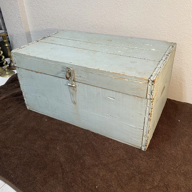 Vintage Antique Wood Storage Box Bin Crate w Hinged Lid & Clasp Primitive Rustic