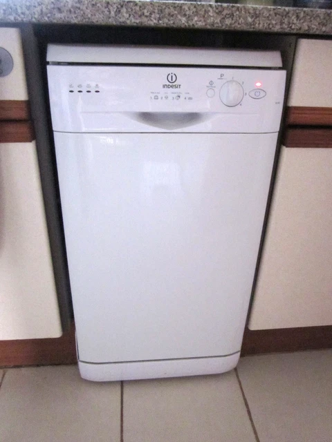 SLIMLINE INDESIT IDL 40 Dishwasher In Perfect Working Order