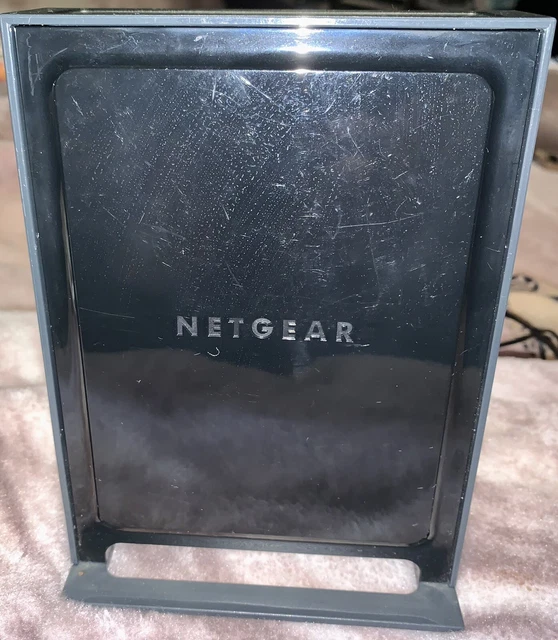 netgear wireless-N 300 Router WNR2000 v2 with stand & cord!