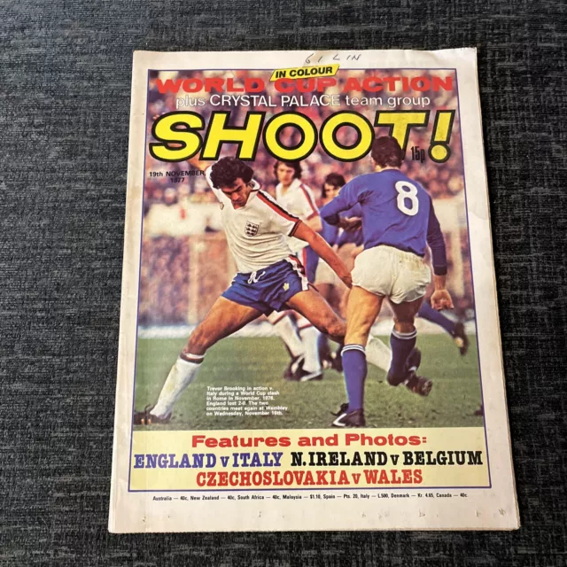 Shoot Magazine 19 Nov 1977 Crystal Palace team group Trevor Brooking