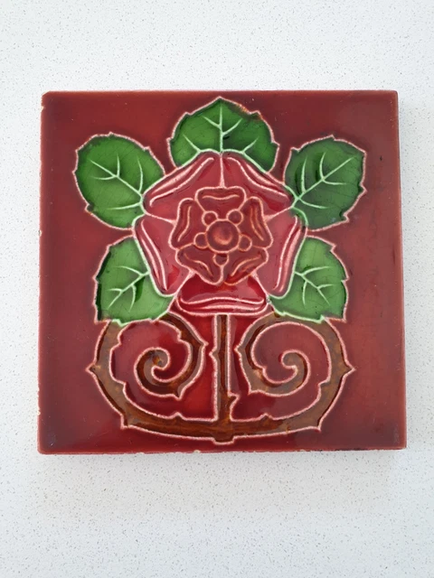 Art Nouveau Tile Flower Design