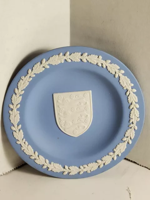 Wedgwood Jasperware Small Plate With Shield That Has 3 Lions on It Wedgwood Jasperware Small Plate With Shield That Has 3 Lions on It