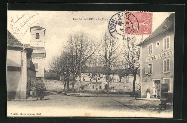 CPA Les Avenieres, La Place 1905