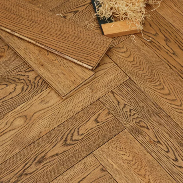 24 Zoll Schwarzkorn geölte Eiche EF1B 600x120 mm freiliegendes Holz Herringbone