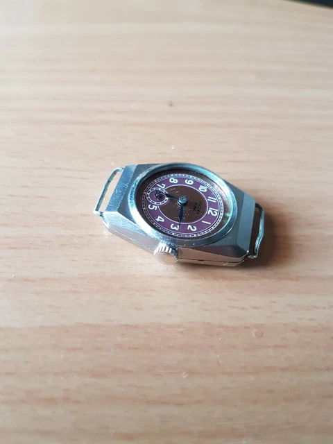 Montre Bracelet Vintage Art Déco Argentée – Mouvement Mécanique Manuel – Ne Fonctionne Pas – Occasion