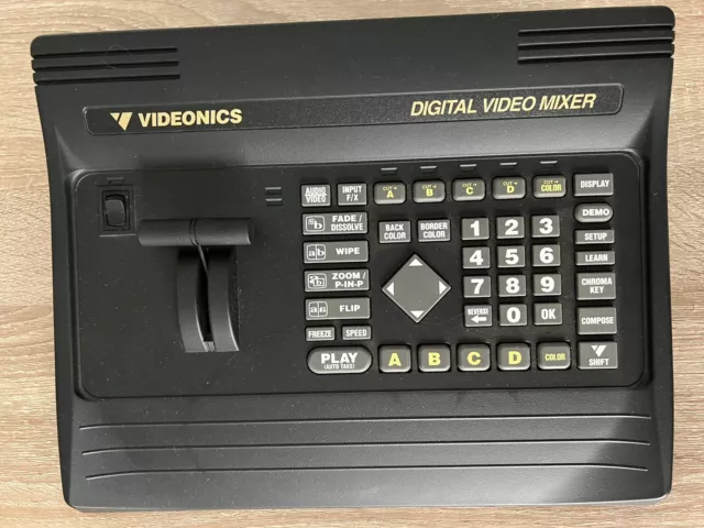 Interruptor mezclador de video digital vintage Videonics NTSC - en muy buen estado (MX-1)