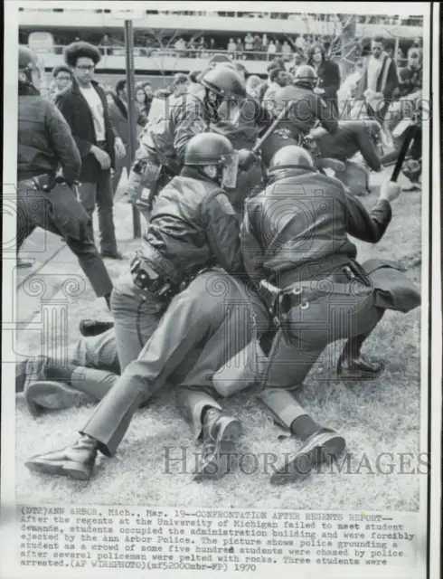 1970 Press Photo Police Ground University of Michigan Student during Protest