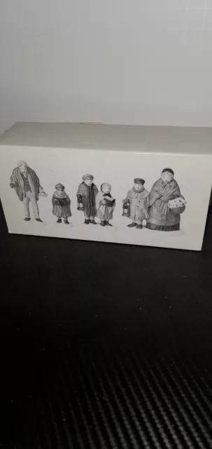 Dept 56 Dickens Village 1990 Accessory 4 Piece - CAROLERS ON THE DOORSTEP 55700