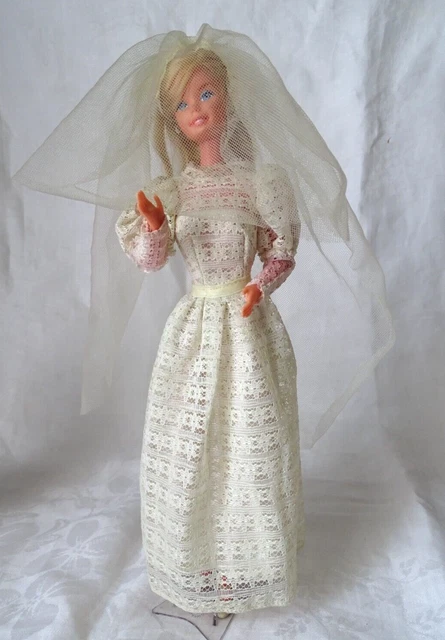 Poupée Barbie vintage robe cheveux blonds 1966 corps vintage Malaisie