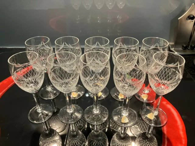 10 Verres  hauteur 13,5 cm en cristal taillé de Bohème