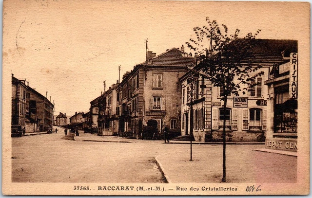 54 BACCARAT - la rue des cristalleries.