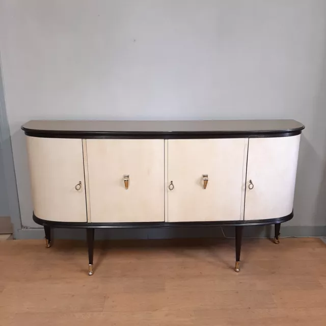 Credenza Sideboard Con Fianchi Stondati In Pergmena E Finiture Ottone Anni '50 2