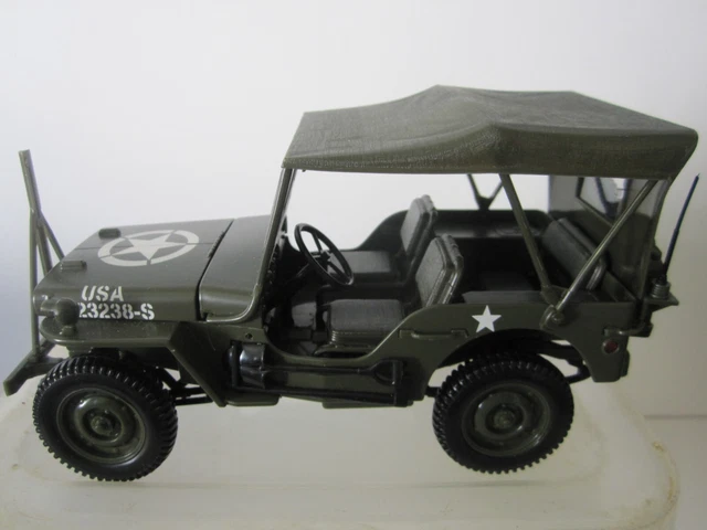 Jeep Militaire US Libération 1945 – Jouet Ancien En Composite Plâtre Et Farine – Kaki Camouflage