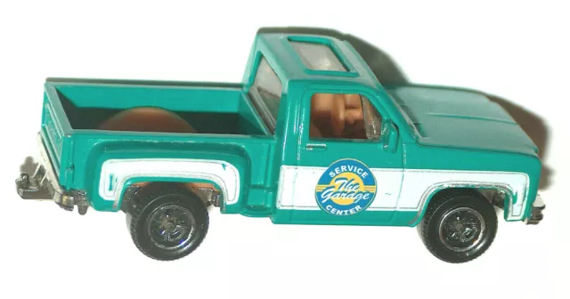 2007 MATCHBOX 1 62 1975 Chevy Stepside Pickup L Garage Service