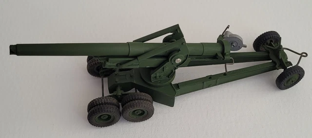 A Britain's 18 Howitzer model, No 2107, boxed. | Barnebys