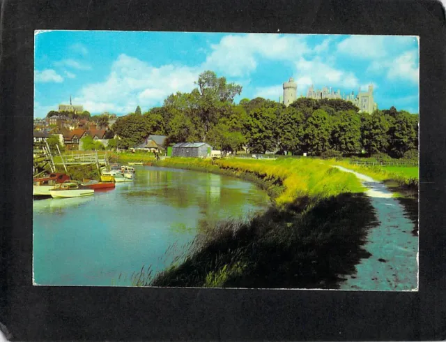 C8880 UK Arundel Castle River Arun pu1970 vintage postcard