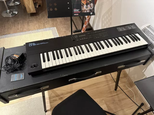 Roland D-5 Synthesizer